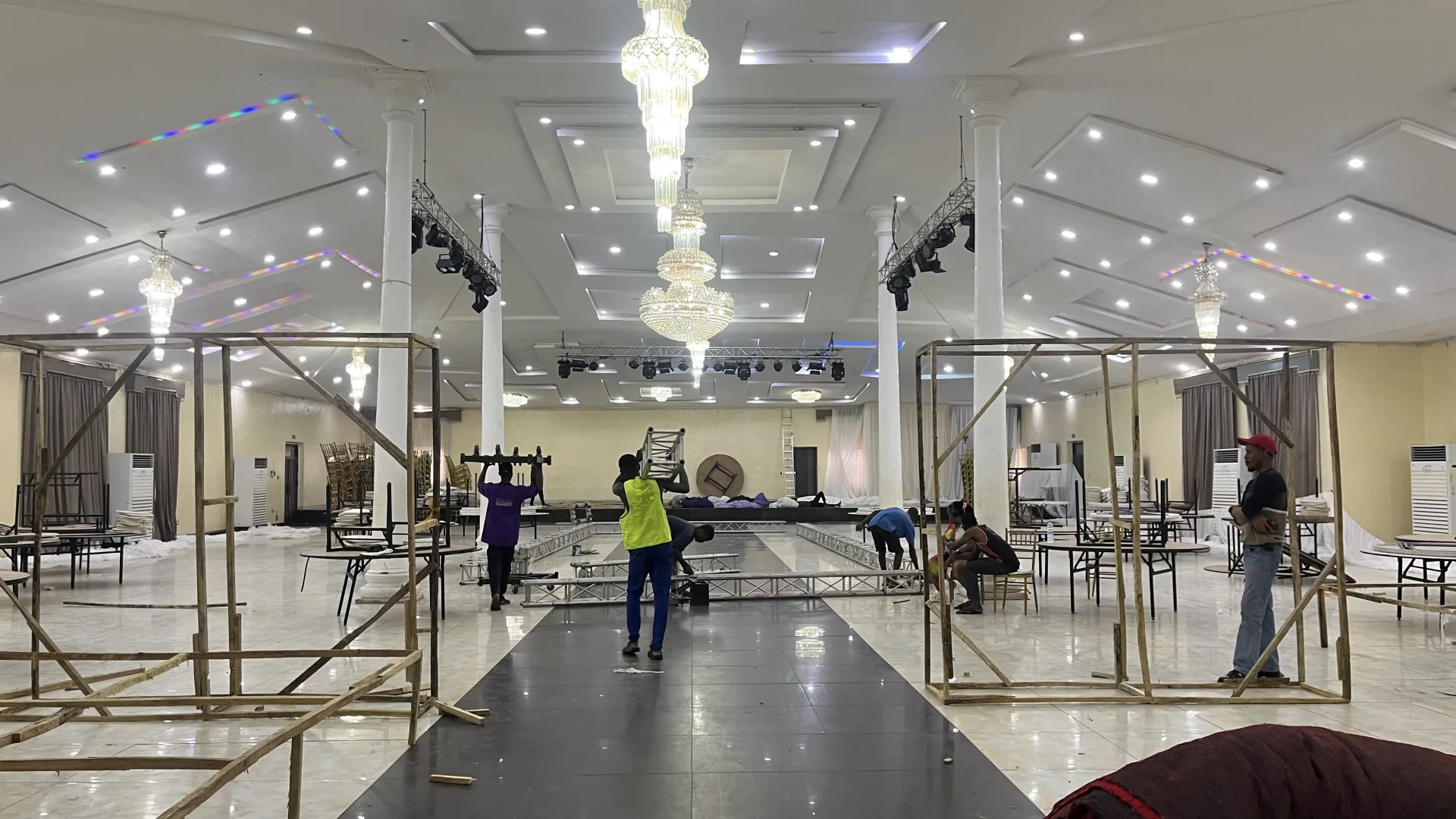 HALL DECO SETUP